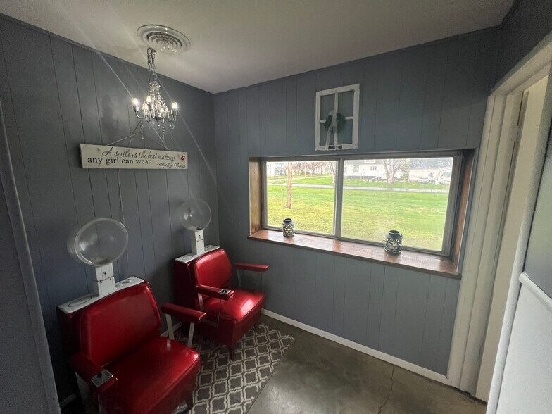 More Photos Of 300 Chestnut St, Elliott Specialty For Sale