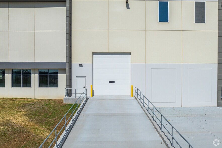 More Photos Of 5000 Richmond St, Philadelphia Unknown For Lease