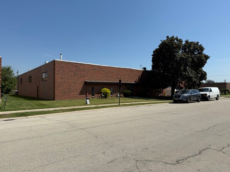 More Photos Of 1430 Louis Ave, Elk Grove Village Warehouse For Sale