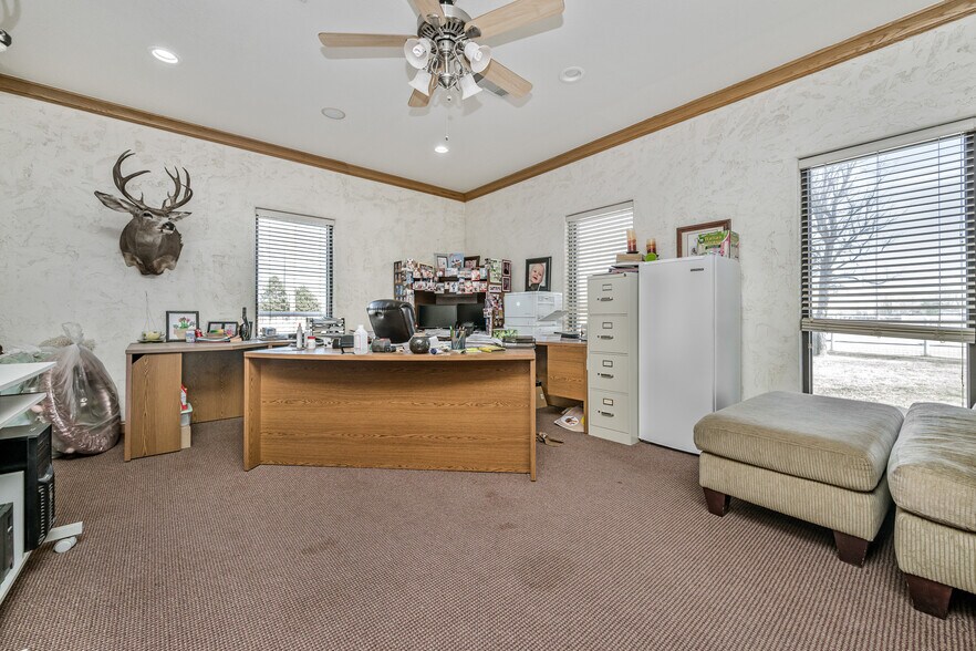 More Photos Of 11616 Tanglewood Rd, Amarillo Office For Sale