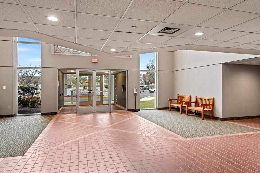 More Photos Of 21495 Ridgetop Cir, Sterling Medical For Lease