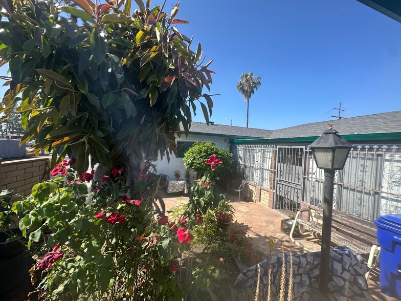 More Photos Of 5650 W Holt Blvd, Montclair Hotel For Sale