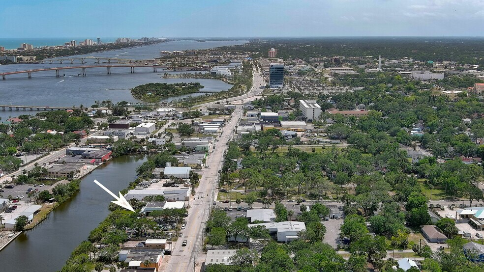 More Photos Of 705 N Beach St, Daytona Beach Manufacturing For Sale