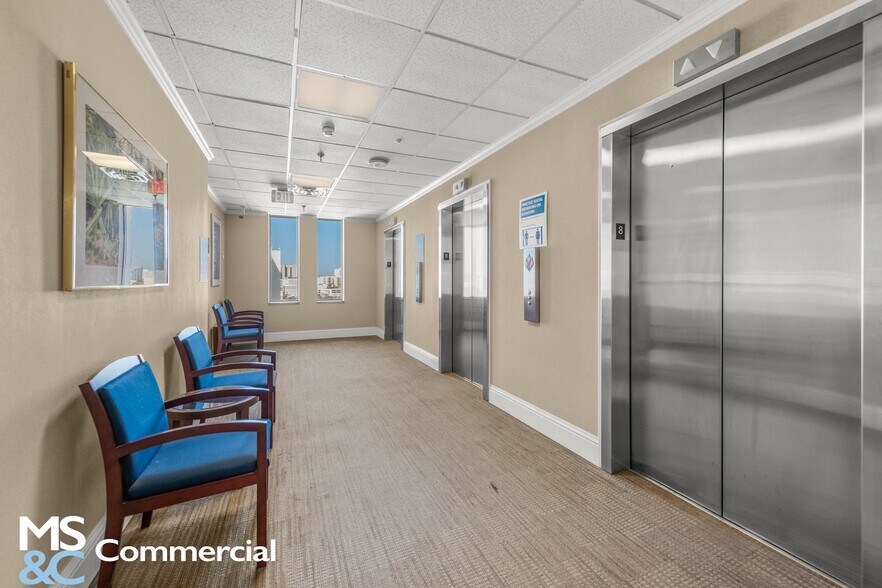 More Photos Of 1777 Main St, Sarasota Office For Sale