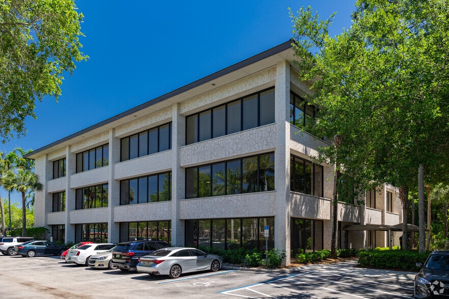 More Photos Of 2640 Golden Gate Pky, Naples Office For Lease