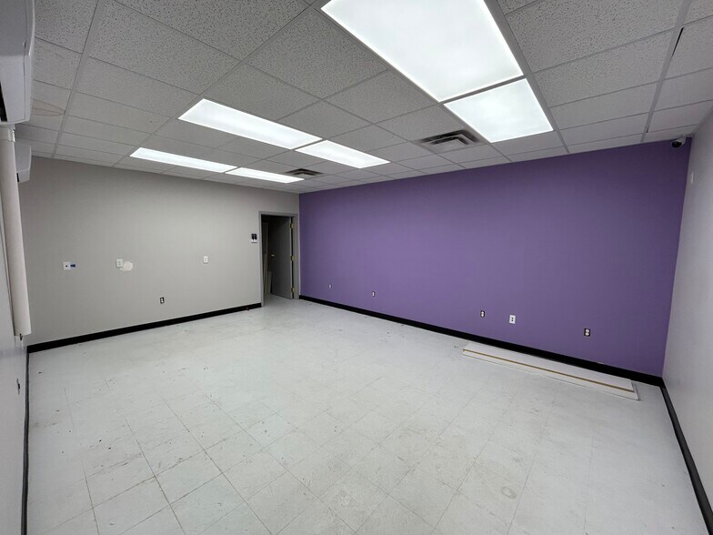 More Photos Of 1230 E Kingsley St, Springfield Medical For Lease