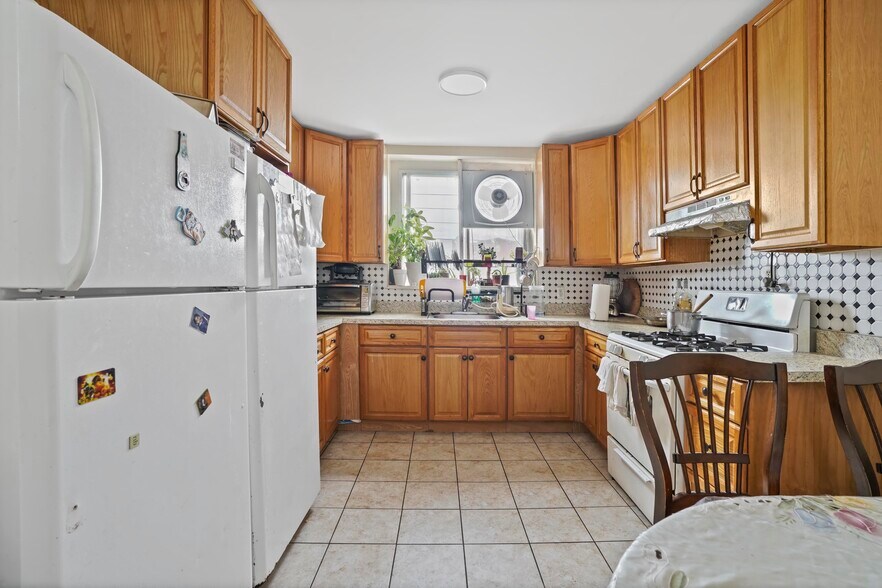 More Photos Of 1890 W 6th St, Brooklyn Storefront Retail Residential For Sale