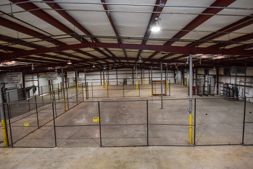 More Photos Of 214 Industrial Park Dr, Soddy Daisy Manufacturing For Lease