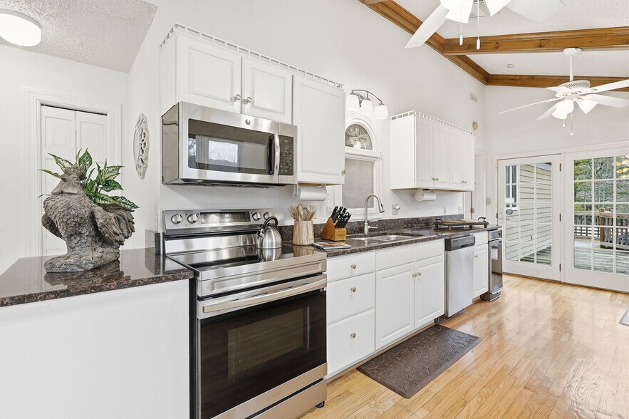 More Photos Of 1644 Broadstone Rd, Banner Elk General Retail For Sale