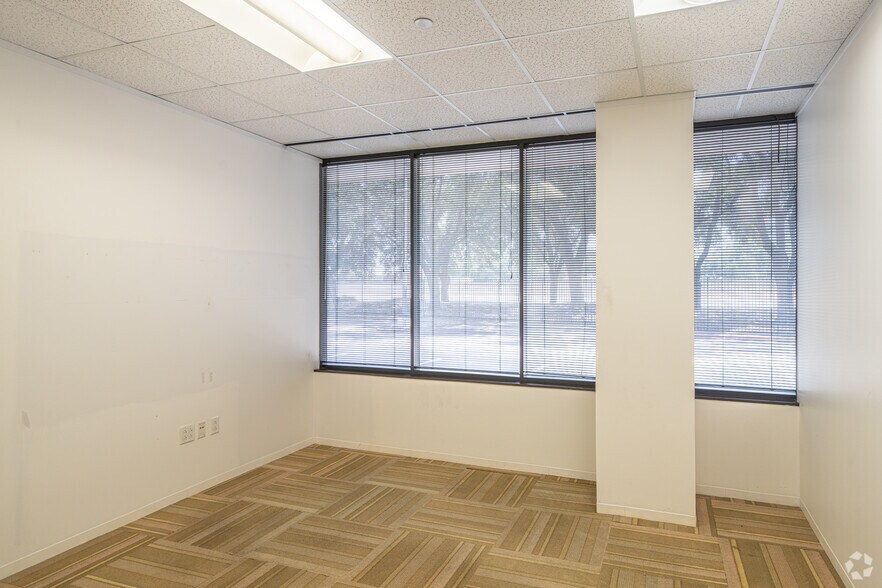 More Photos Of 263 N Sam Houston Pky E, Houston Office For Sale