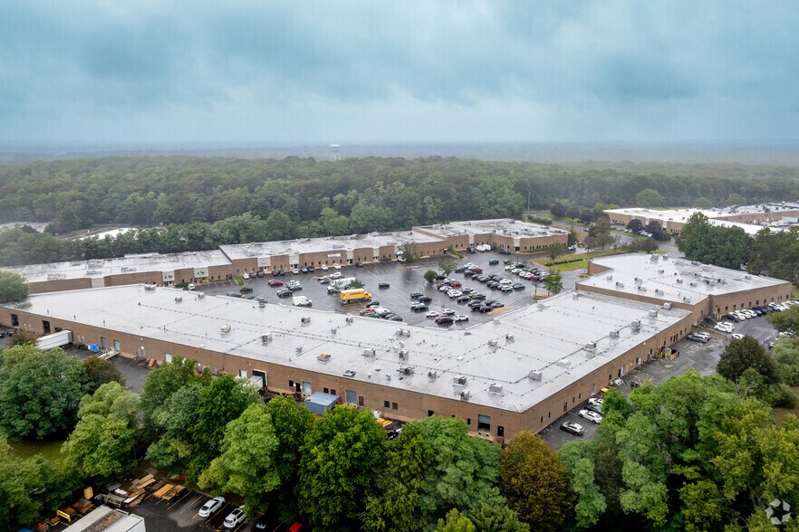 More Photos Of 415 Oser Ave, Hauppauge Warehouse For Lease