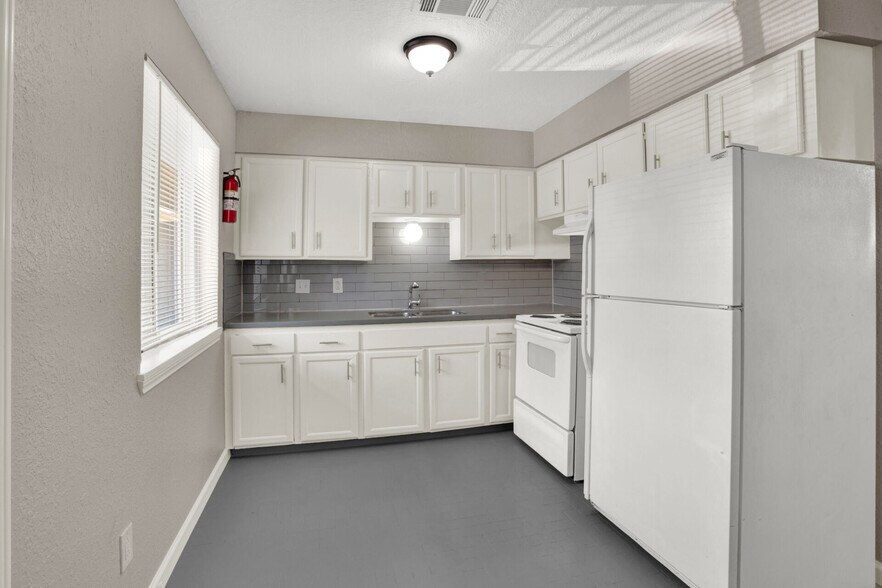 More Photos Of 7707 Glover St, Houston Apartments For Sale