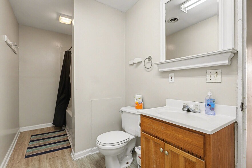 More Photos Of 1031 N Washington Ave, Lansing Office For Sale