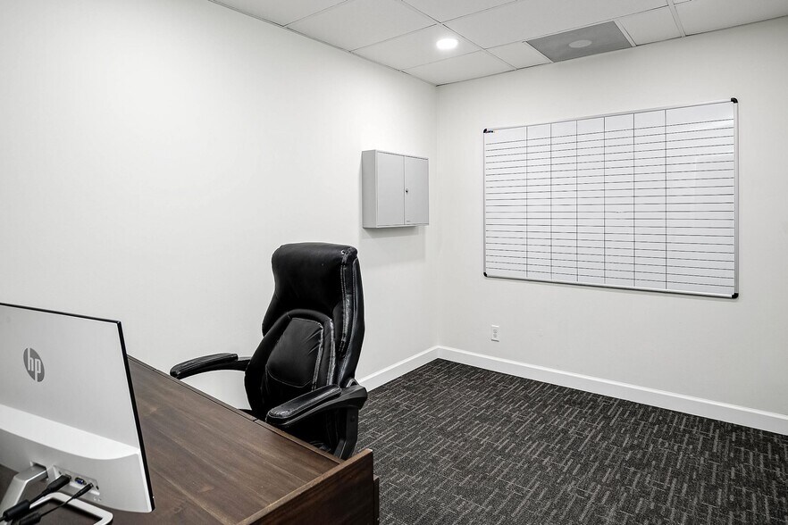 More Photos Of 2502 Leavenworth St, Omaha Light Manufacturing For Lease