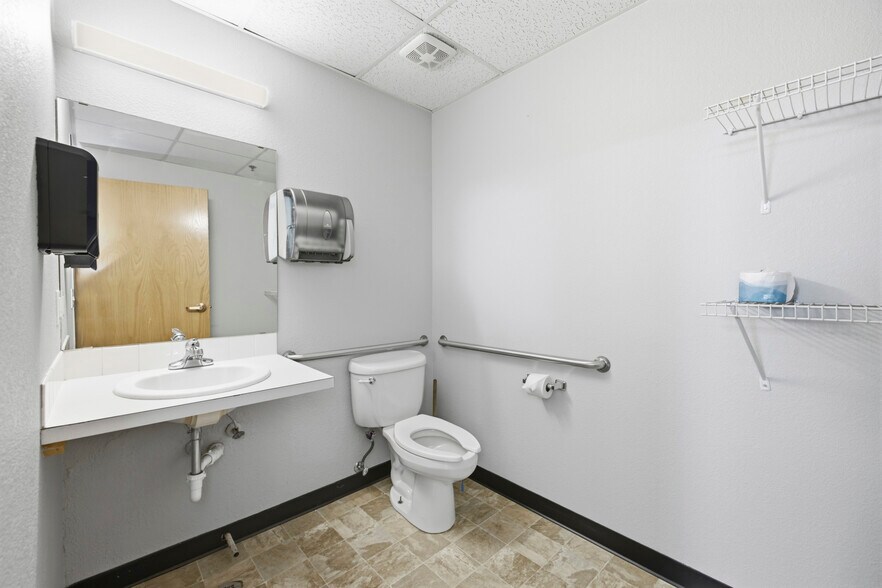 More Photos Of 449-477 Denver Ave, Loveland Light Distribution For Lease