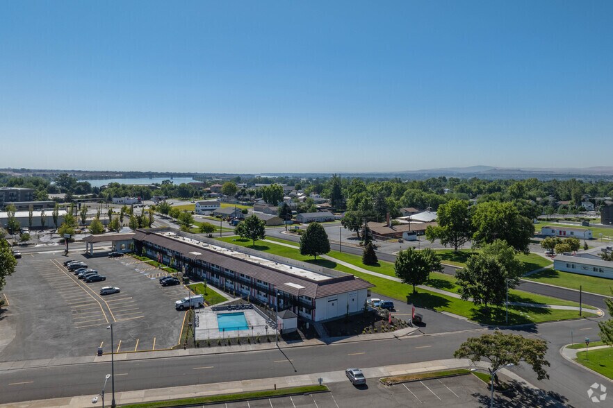 More Photos Of 615 Jadwin Ave, Richland Apartments For Lease