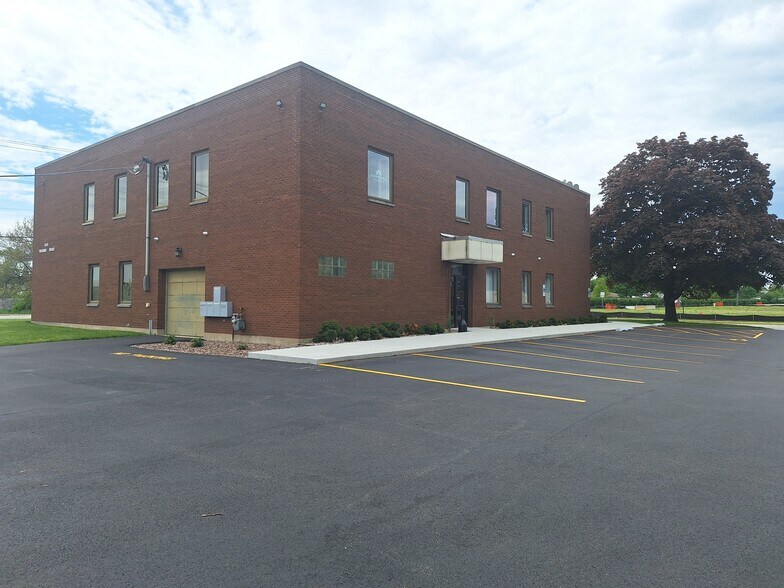 More Photos Of 600 E Higgins Rd, Elk Grove Village Office For Lease