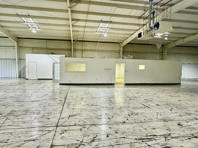 More Photos Of 3123 Cedar Park, Greensboro Warehouse For Lease