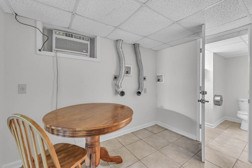 More Photos Of 1543 Madison St, Clarksville Specialty For Sale