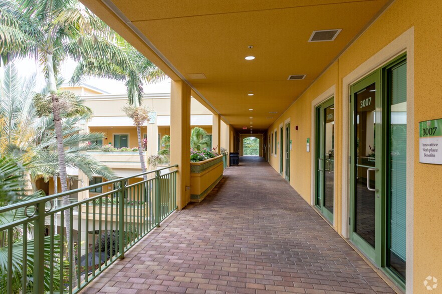 More Photos Of 950 Peninsula Corporate Cir, Boca Raton Office For Lease
