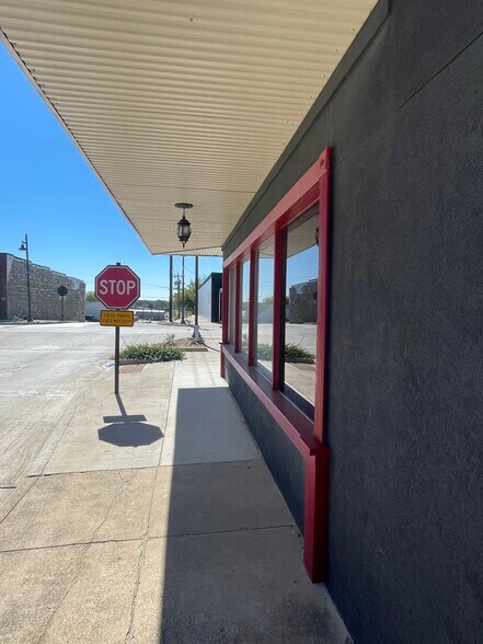 More Photos Of 921 Halsell St, Bridgeport General Retail For Sale