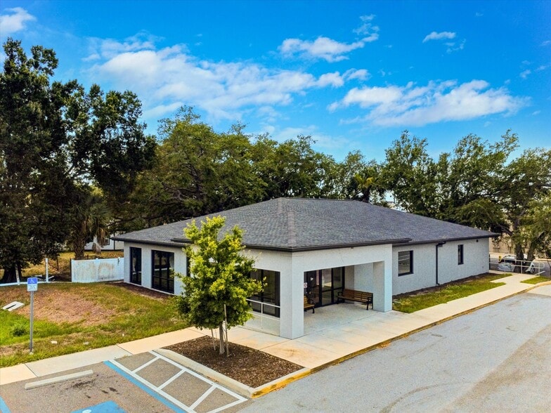 More Photos Of 7901 Palm River Rd, Tampa Medical For Lease
