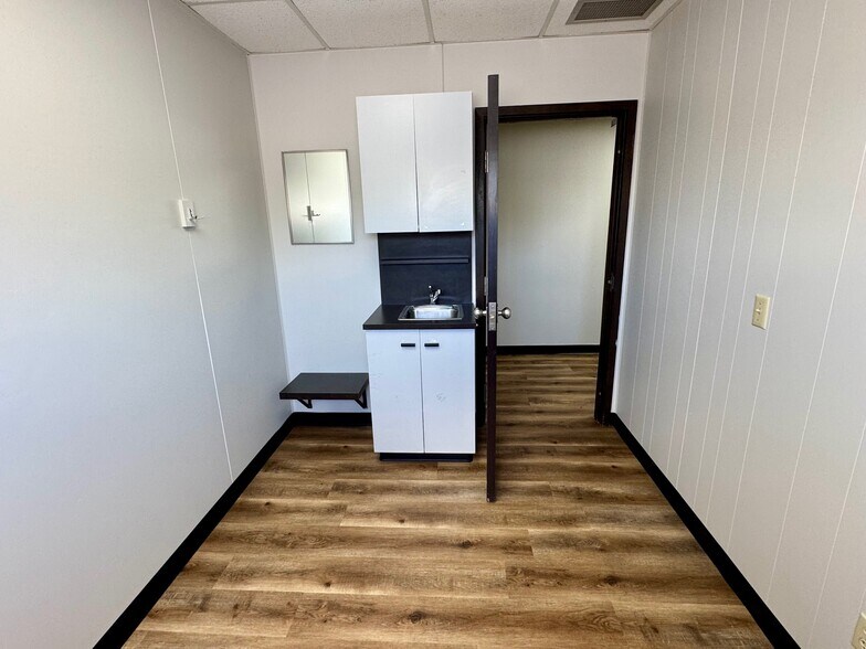 More Photos Of 830 Bethesda Dr, Zanesville Medical For Lease