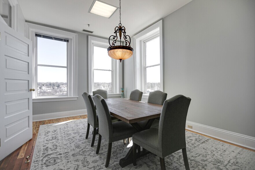 More Photos Of 809 S Main St, Columbia Office For Sale