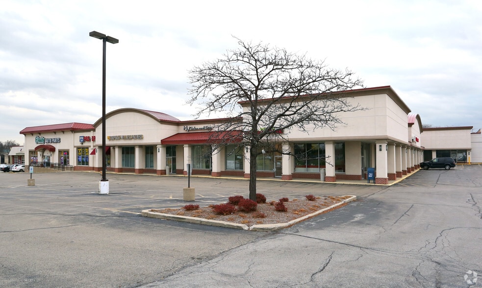 Primary Photo Of 908-914 S Milwaukee Ave, Libertyville Unknown For Lease
