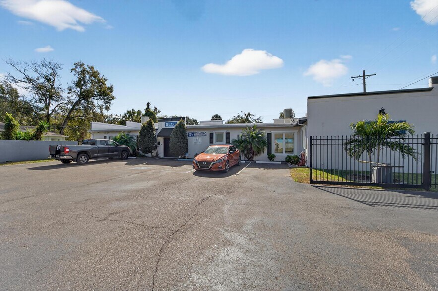 More Photos Of 3411 N 29th St, Tampa Office For Sale