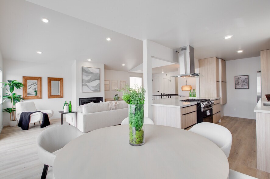 More Photos Of 1922 Canal St, Venice Apartments For Sale
