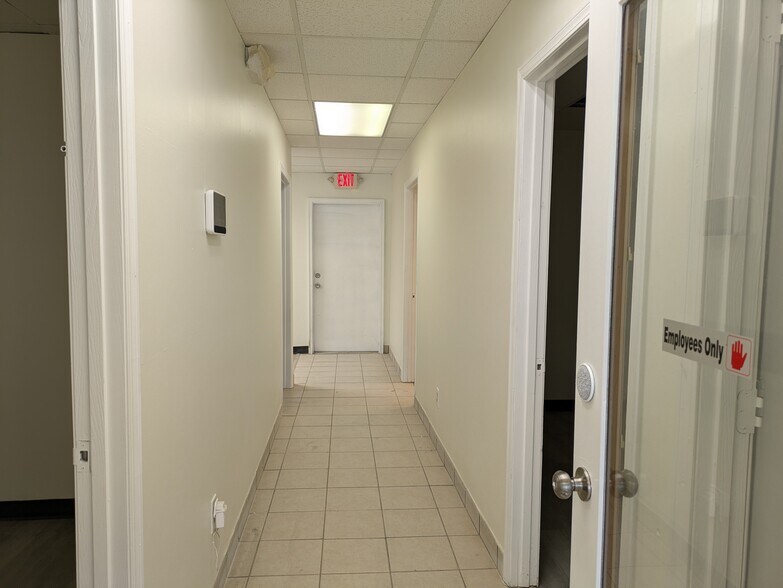 More Photos Of 1434-1436 Chambers Rd, Saint Louis Veterinarian Kennel For Sale