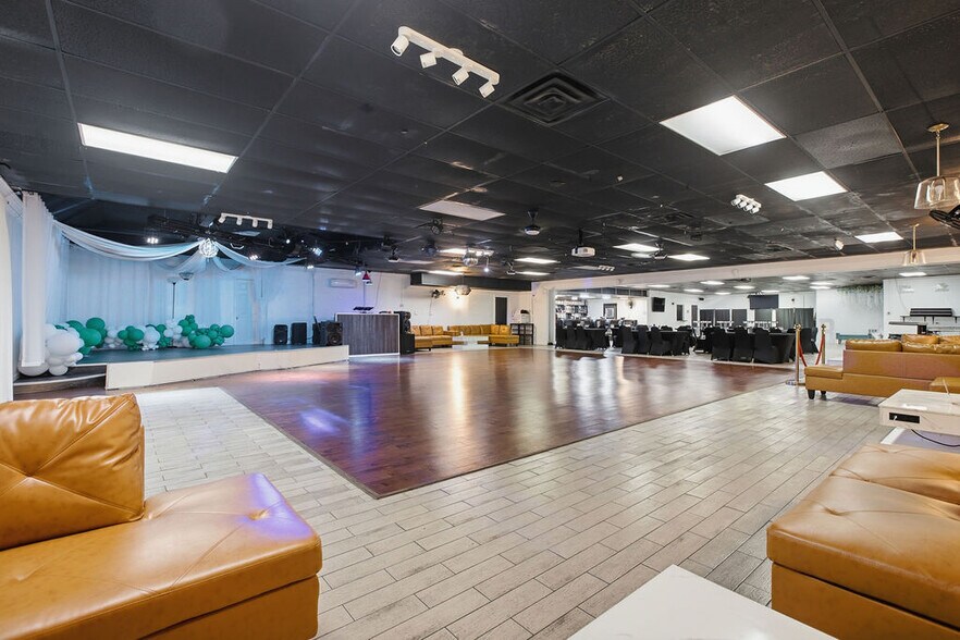 More Photos Of 1175 N Watson Rd, Arlington Hotel For Sale