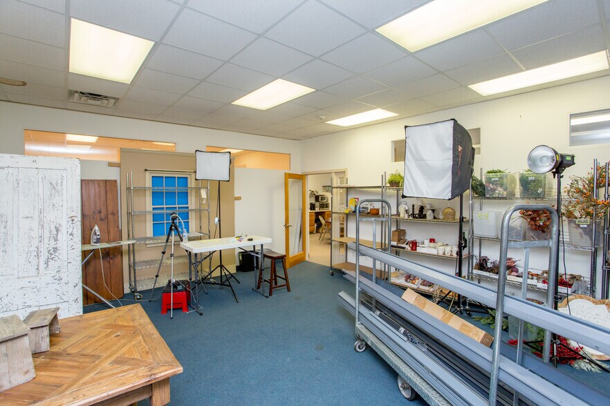 More Photos Of 1806 Deep Run Rd, Pipersville Industrial For Lease