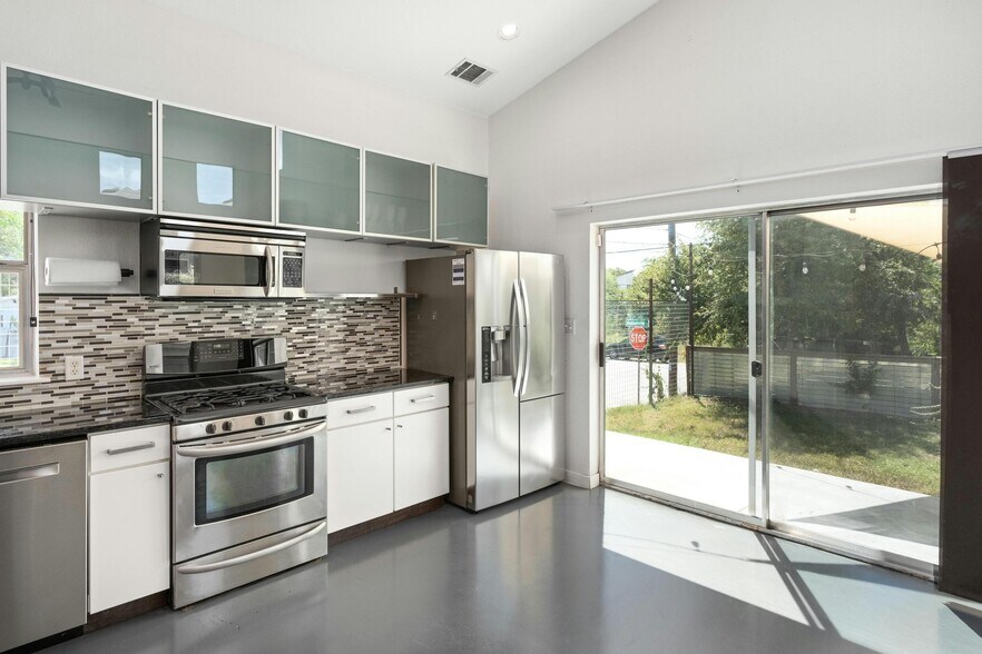 More Photos Of 2236 Webberville Rd, Austin Office For Lease