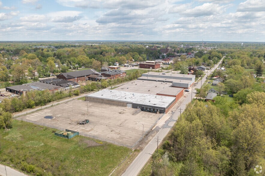 More Photos Of 1400 Front St, Warren Warehouse For Lease