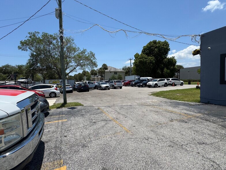 More Photos Of 3000 W Oakland Park Blvd, Oakland Park Auto Dealership For Lease