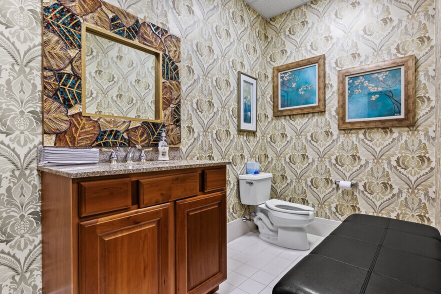 More Photos Of 10A JENNINGS Rd, Medford Medical For Sale