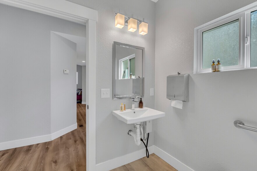 More Photos Of 160 Cherry Ave, Auburn Office Residential For Sale