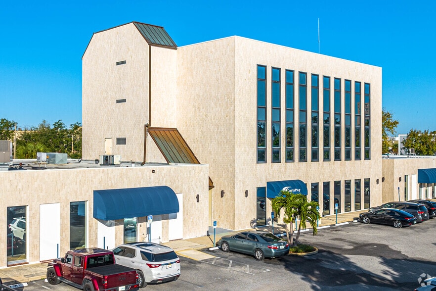 More Photos Of 147 Avenue C SW, Winter Haven Office For Lease