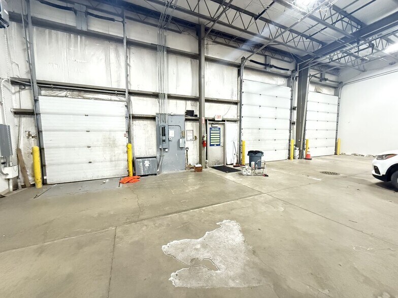 More Photos Of 4540 East Paris Ave SE, Grand Rapids Distribution For Lease