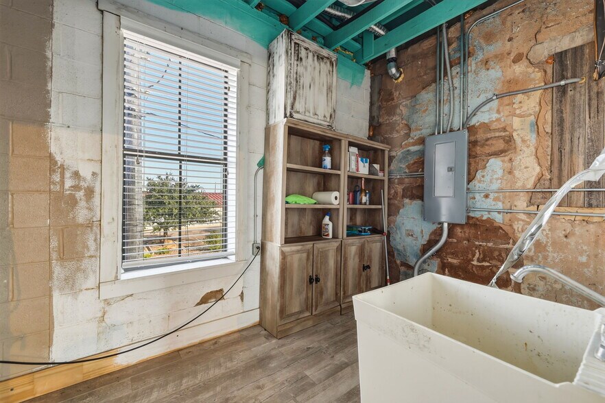 More Photos Of 318 N Chadbourne St, San Angelo Storefront For Sale