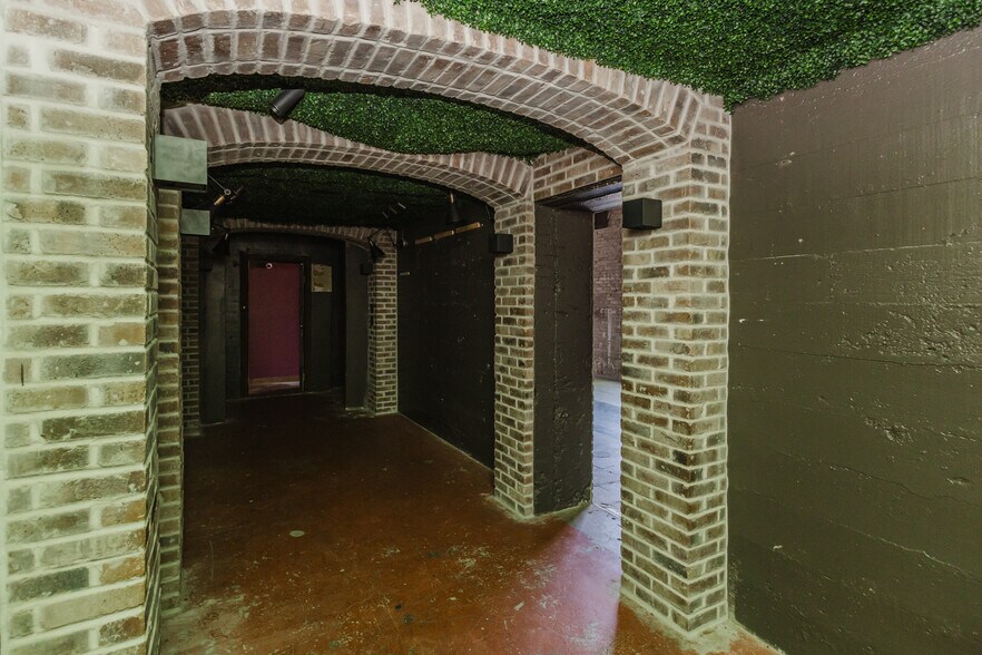 More Photos Of 1001 W Douglas Ave, Wichita Storefront For Sale