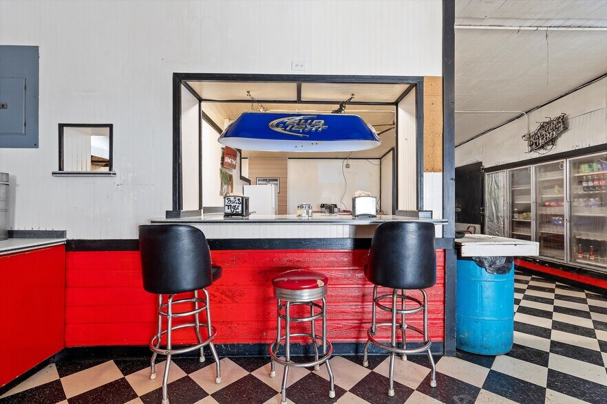 More Photos Of 201 W Oak St, West Service Station For Sale