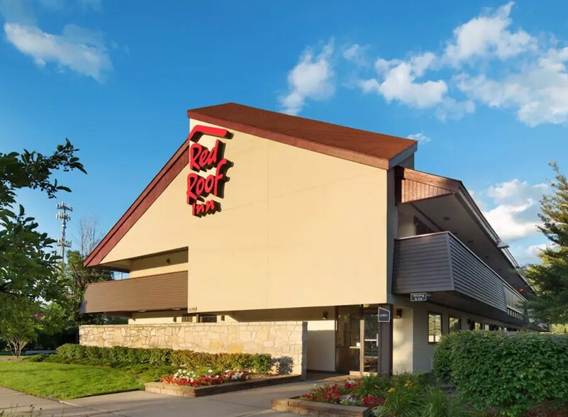 Primary Photo Of 26300 Dequindre Rd, Warren Hotel For Sale