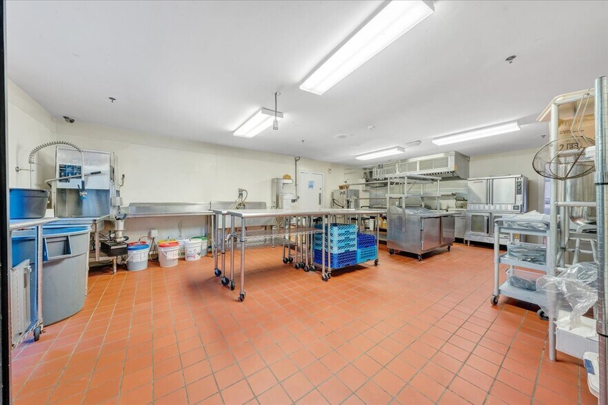 More Photos Of 812 E Main St, Bedford Lodge Meeting Hall For Sale