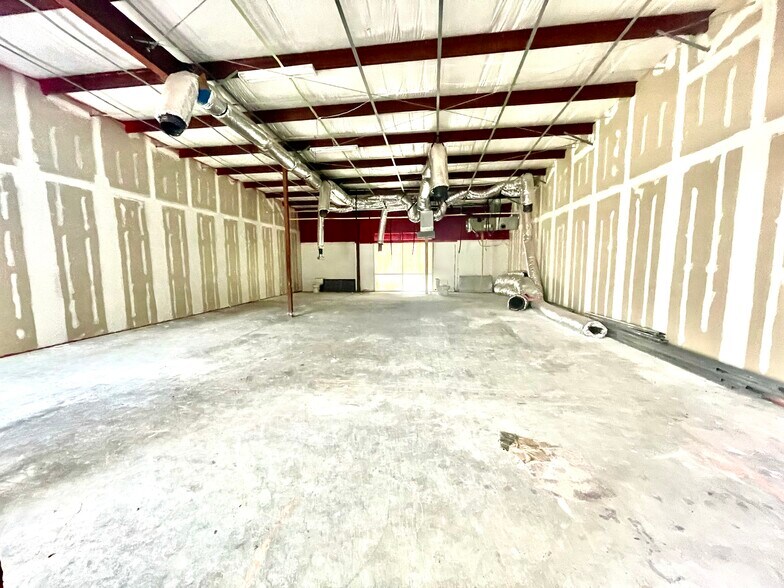 More Photos Of 6906 Airline Dr, Houston Unknown For Lease