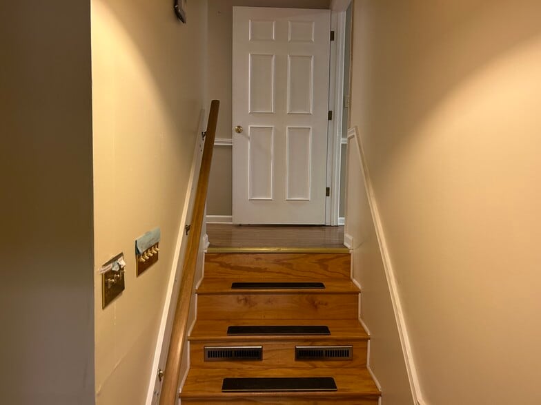 More Photos Of 5130 MacCorkle Ave SE, Charleston Office For Lease