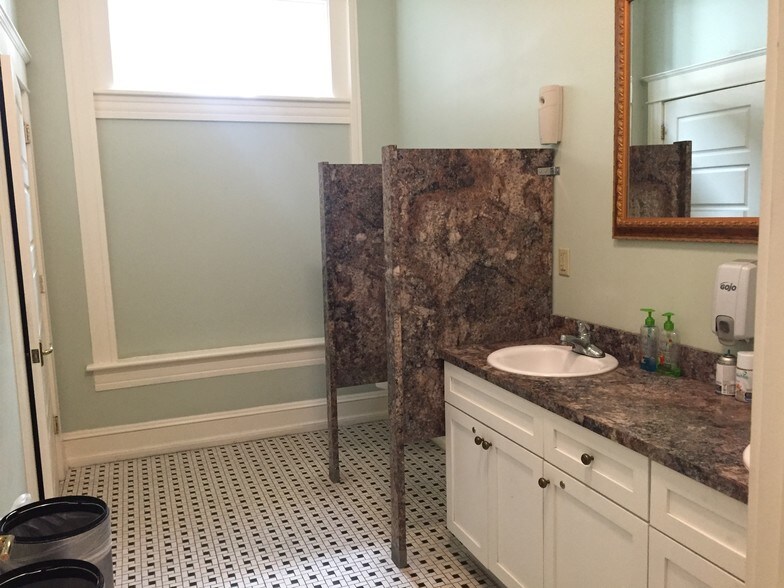 More Photos Of 1710 N 19th St, Tampa Office For Sale