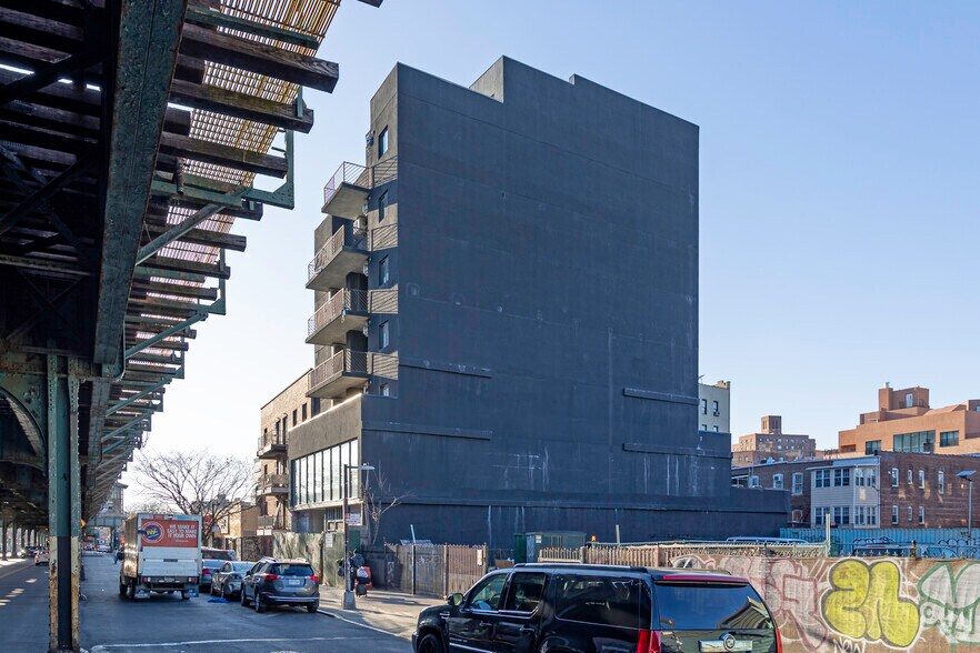 Primary Photo Of 2039 Westchester Ave, Bronx Apartments For Lease